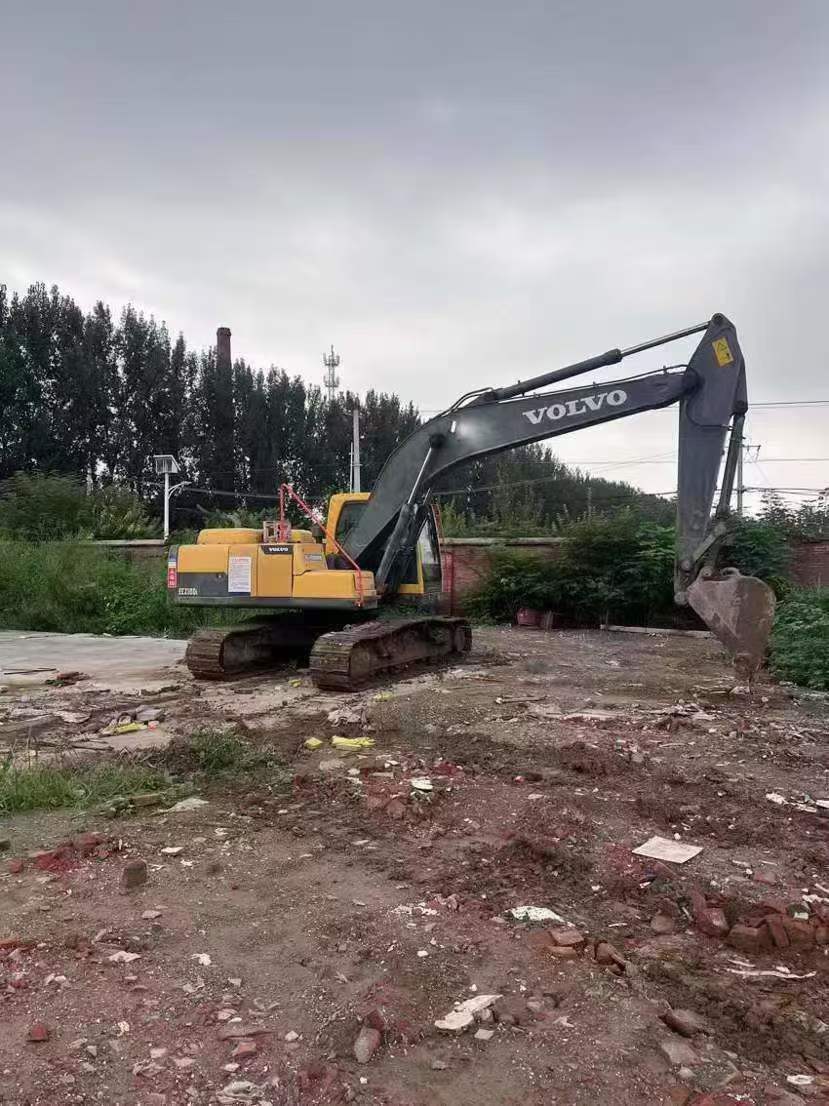 Used Volvo EW210C Excavator 2016 Model / 3