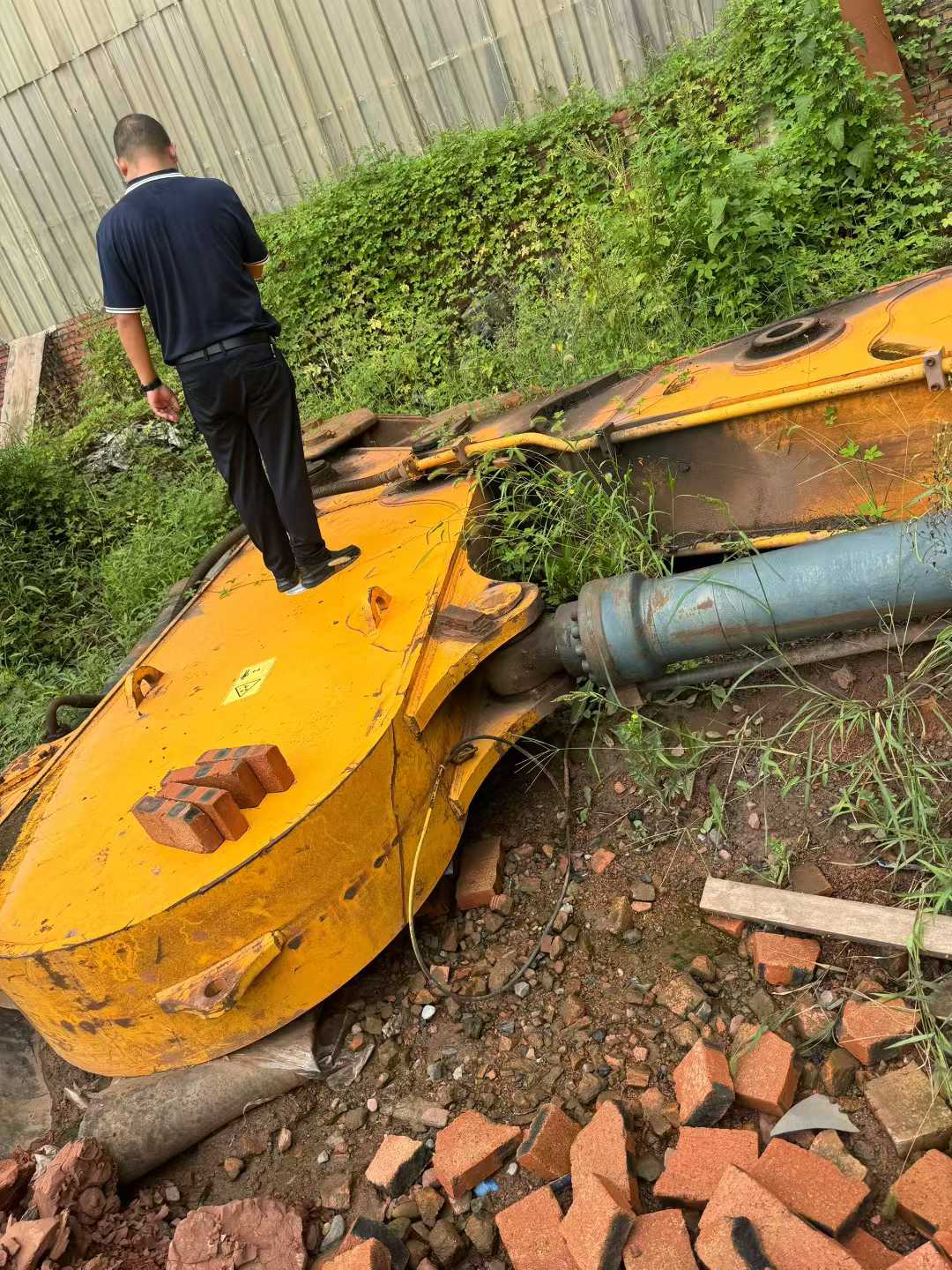 Used Hyundai R485LVS Excavator 2016 Model / 4