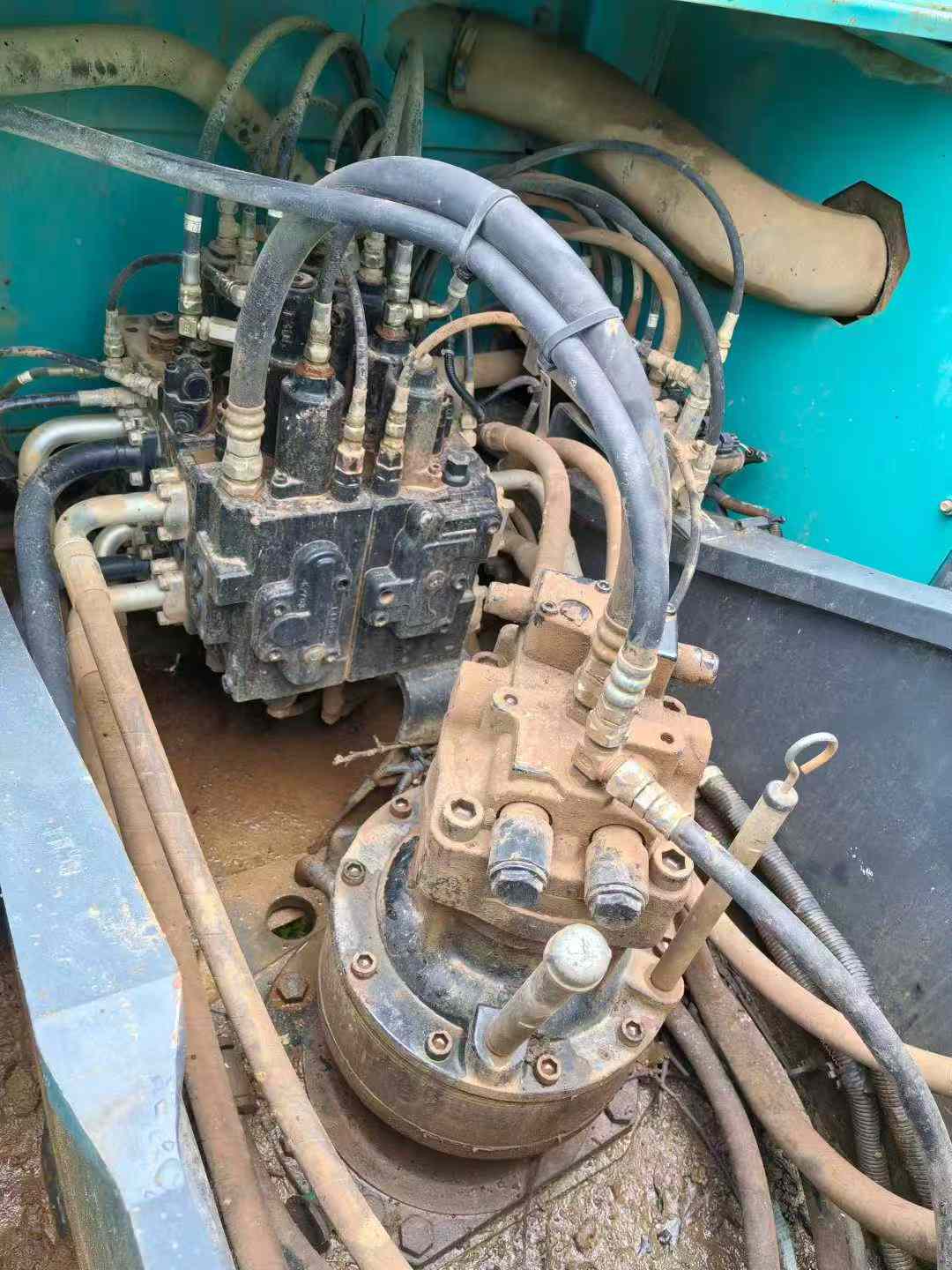 Used Kobelco SK210 Excavator 2013 Model / 3