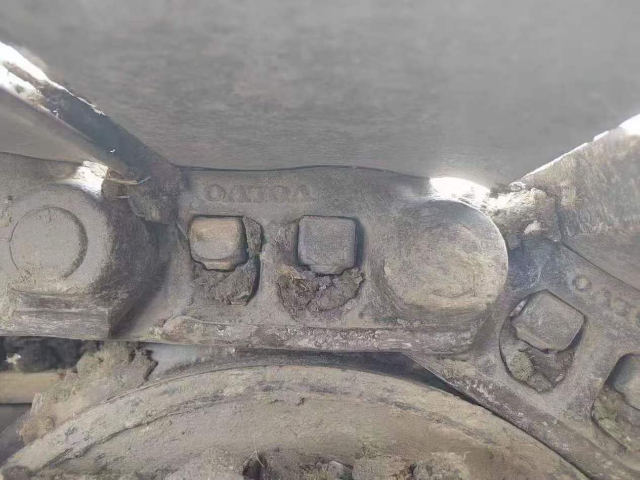 Used Volvo EW210C Excavator 2012 Model / 3