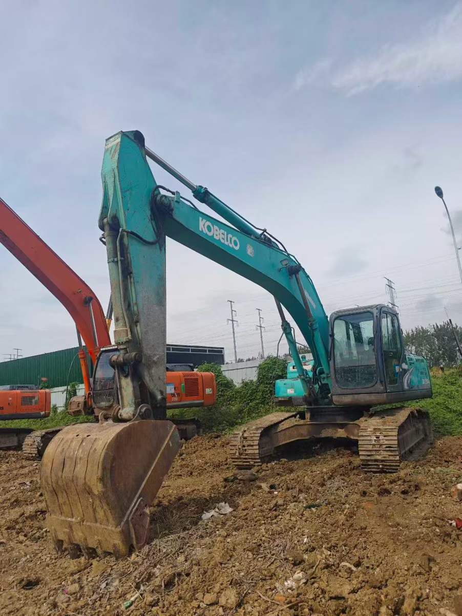Used Kobelco SK210 Excavator 2011 Model / 7
