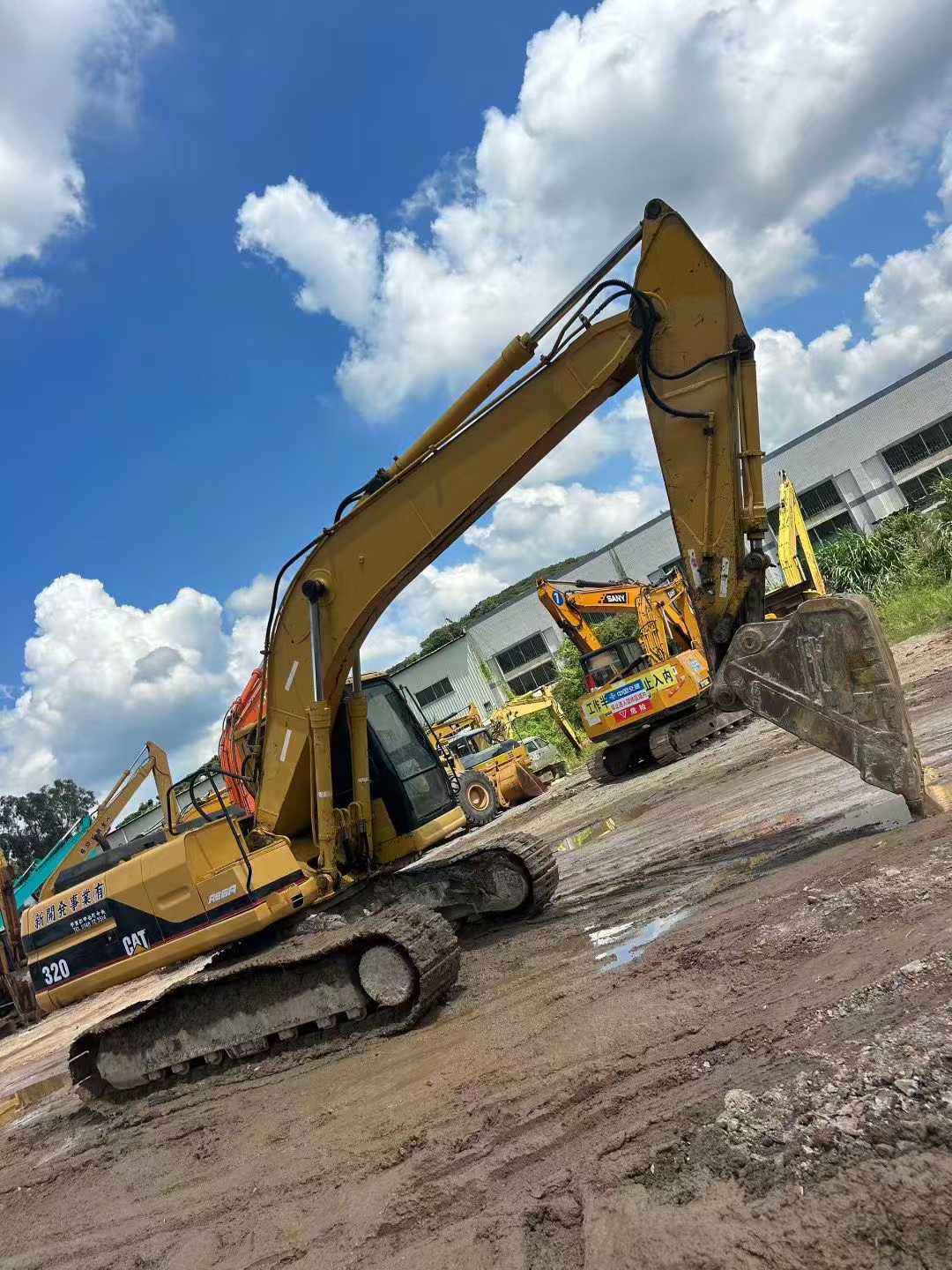 Used Caterpillar 320V2 Excavator 2016 Model / 3