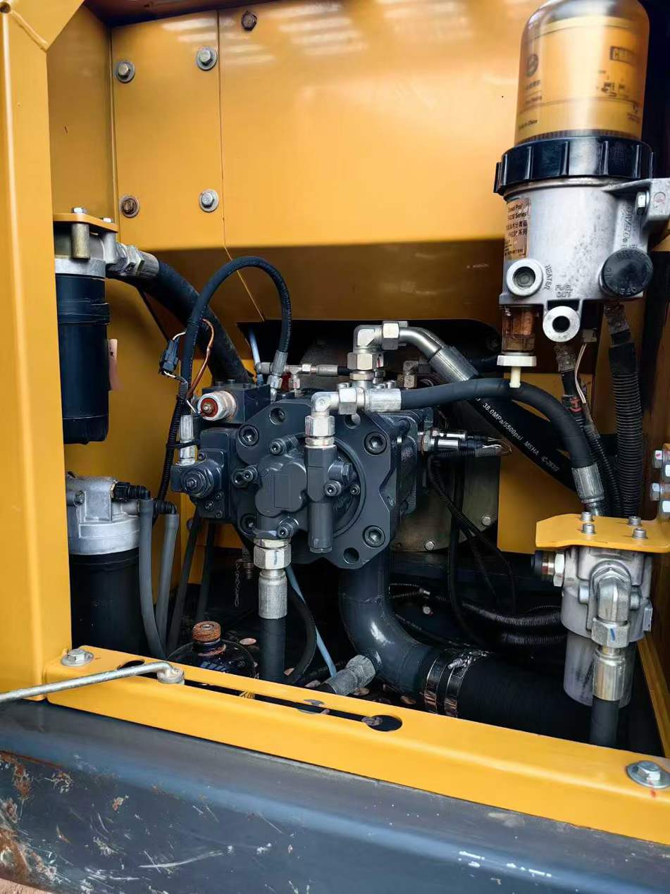 Used XCMG XE135GA Excavator 2020 Model / 3