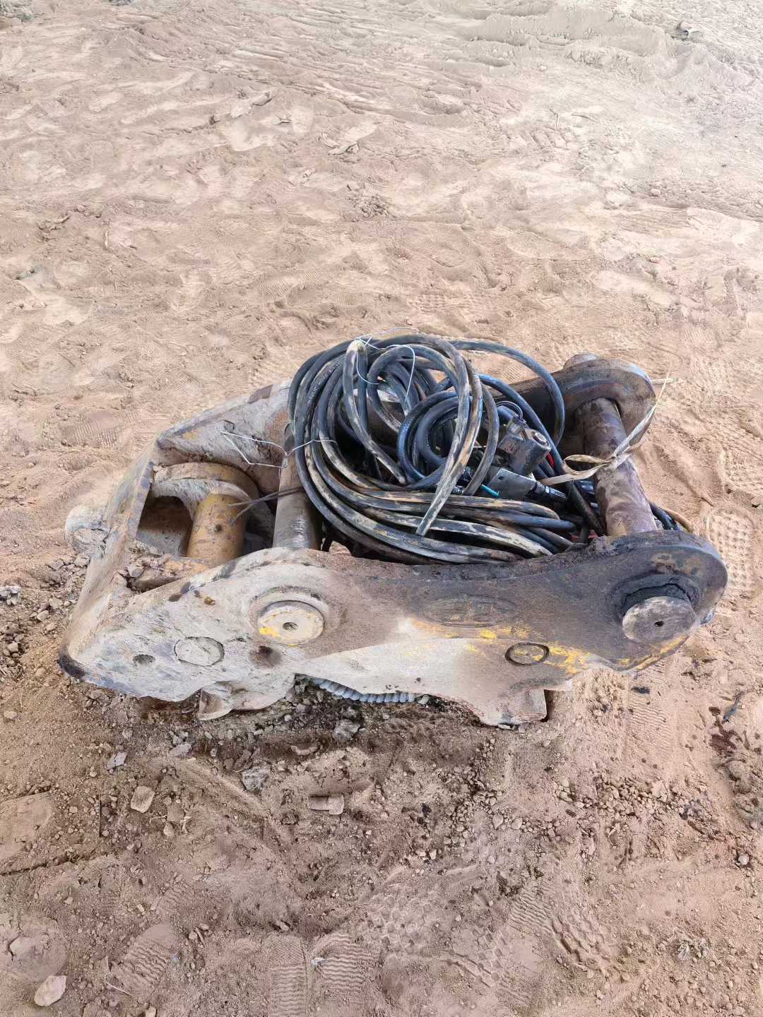 Used Hyundai R215-7 Excavator 2016 Model / 4