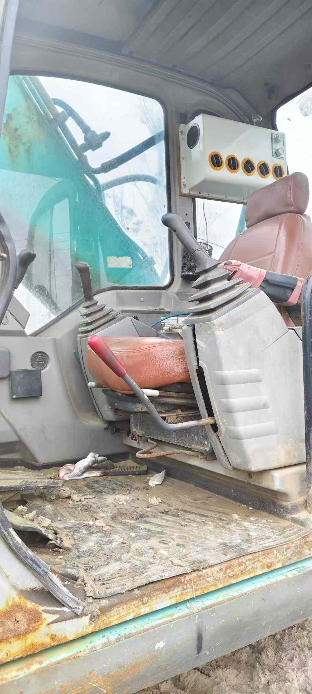 Used Kobelco SK200-6 Excavator 2016 Model / 6