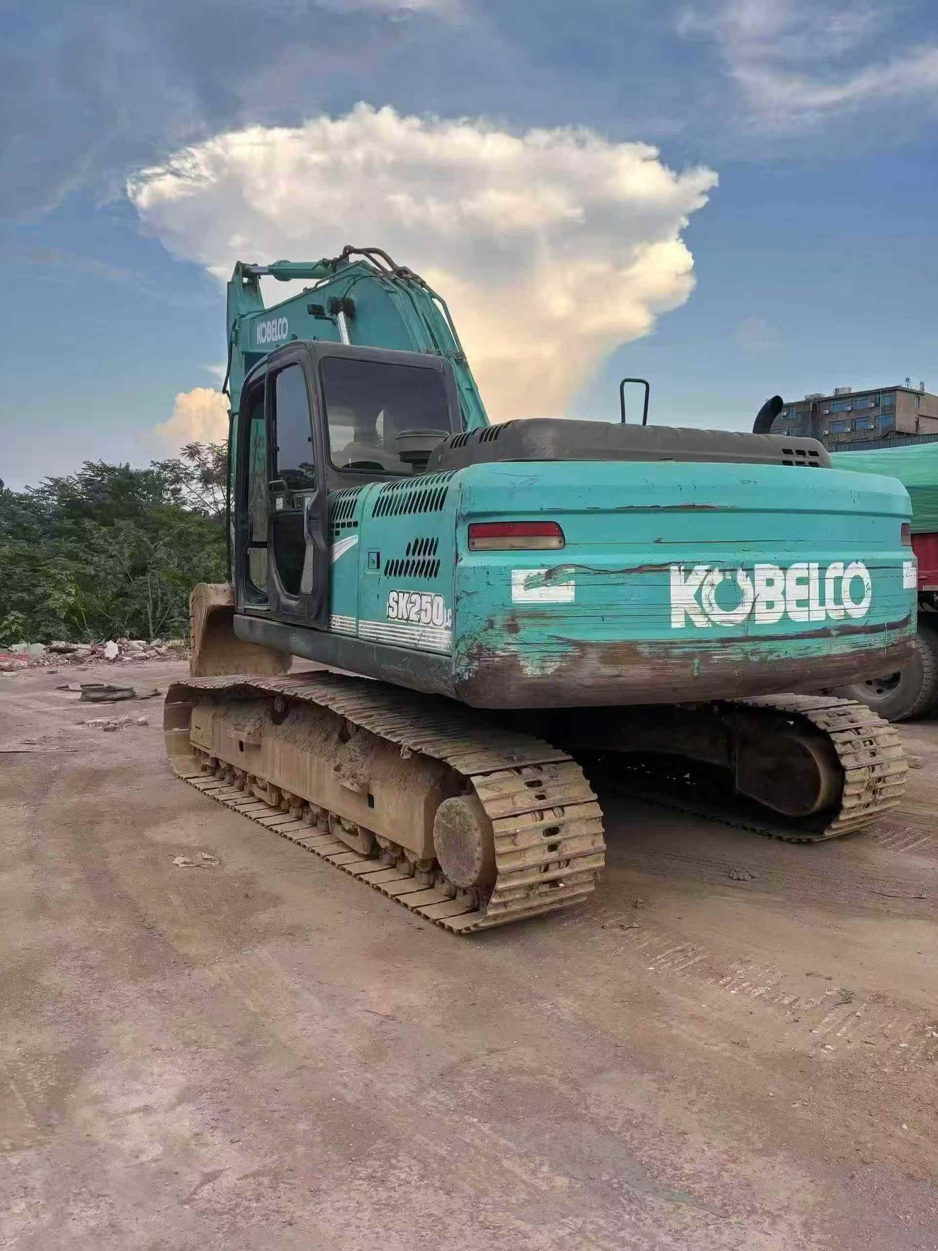 Used Kobelco SK210 Excavator 2010 Model / 2