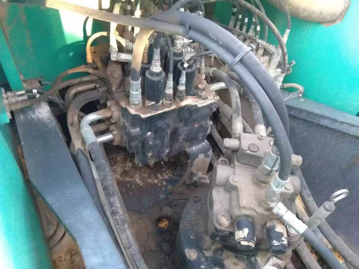 Used Kobelco SK210 Excavator 2014 Model / 3