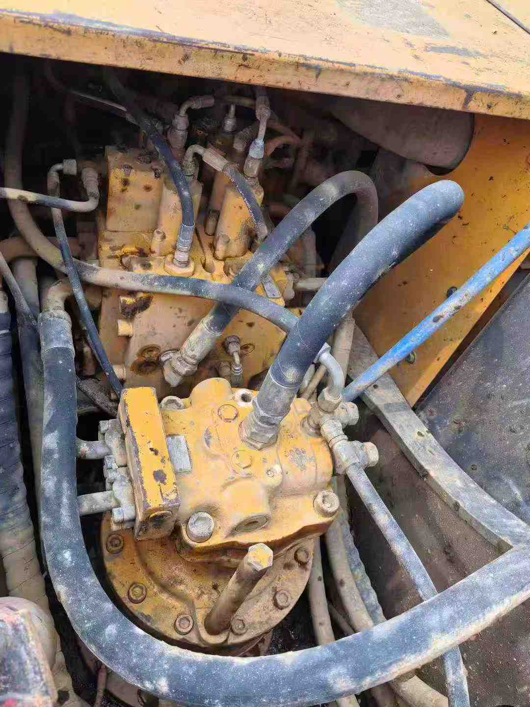 Used Hyundai R215-7C Excavator 2011 Model / 4