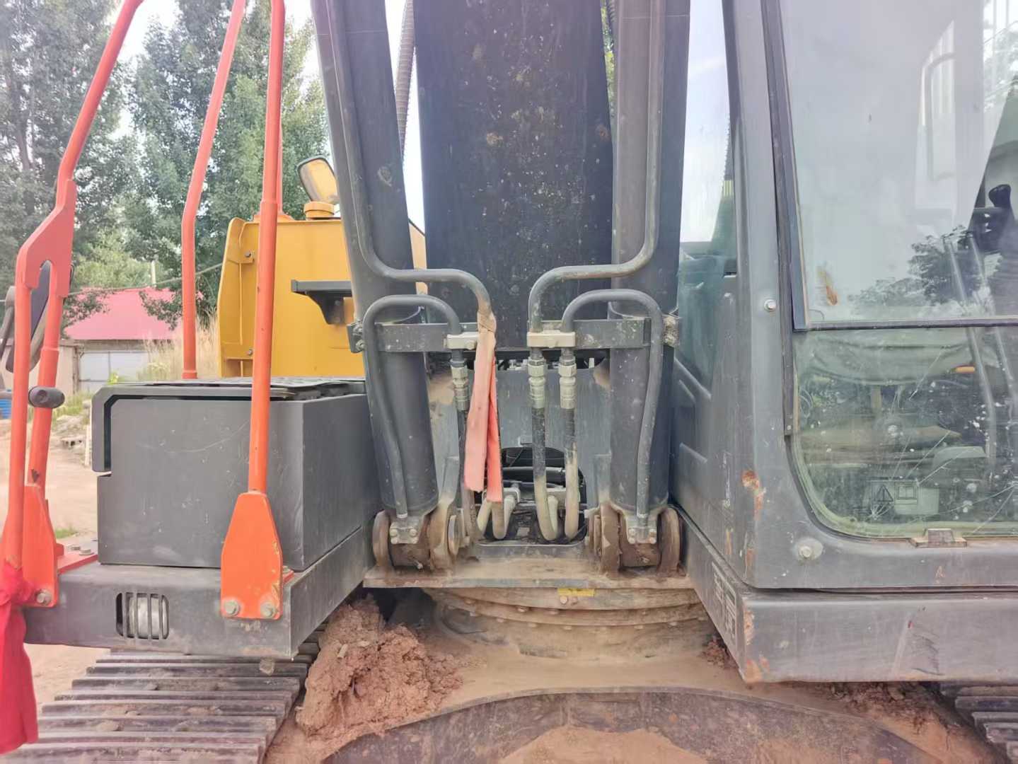 Used Volvo EC200 Excavator 2021 Model / 4