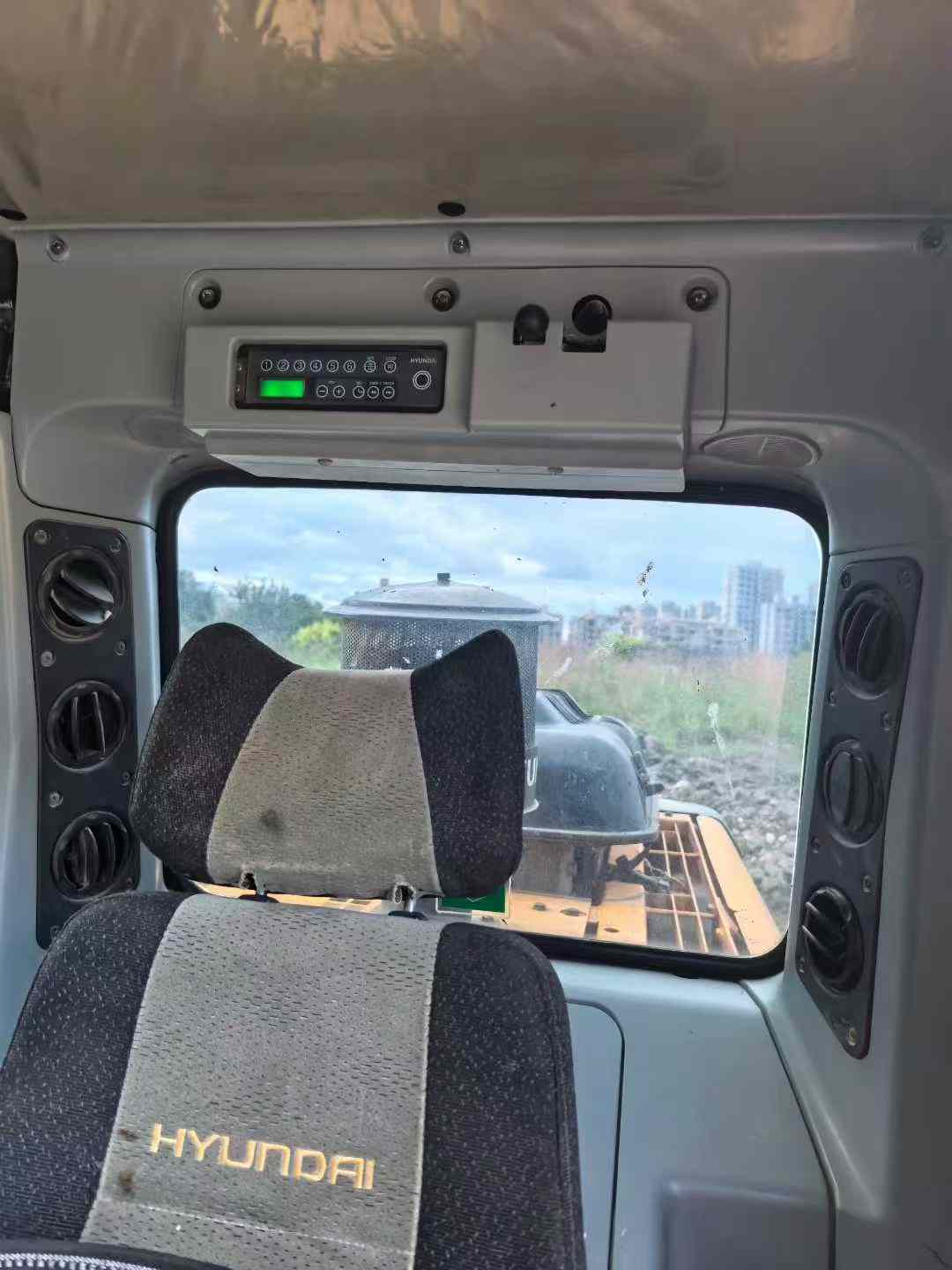 Used Hyundai R215VSN Excavator 2021 Model / 9