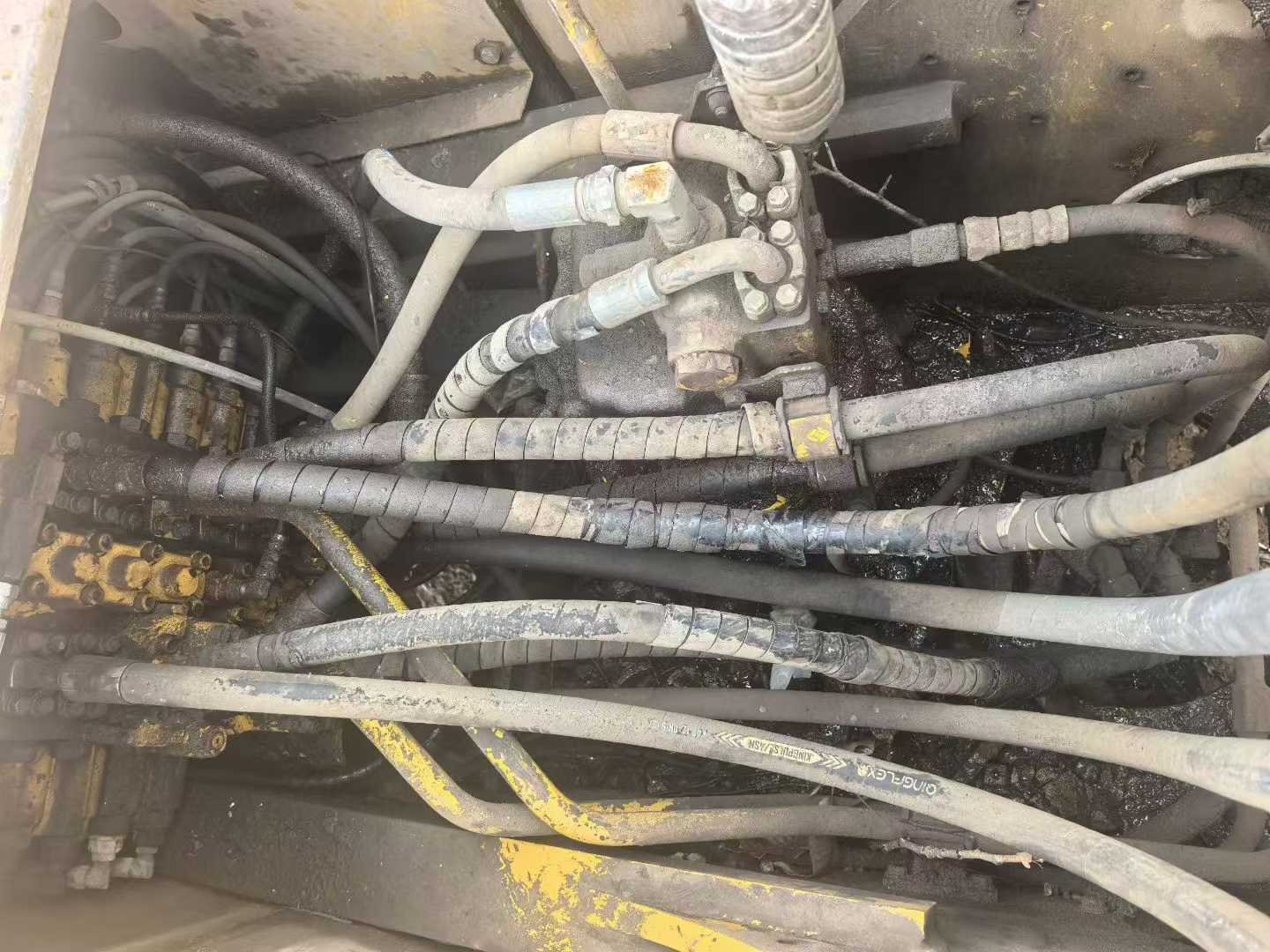 Used Komatsu PC220-8 Excavator 2016 Model / 8