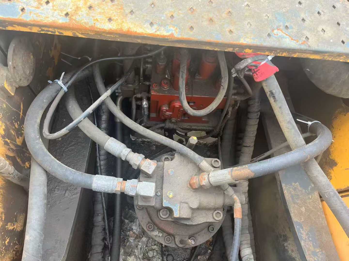 Used Hyundai R335LC-9T Excavator 2016 Model / 4