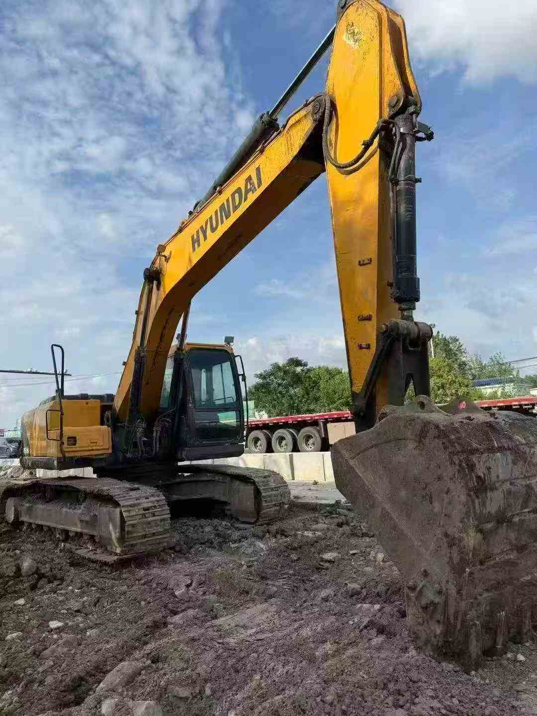 Used Hyundai R215VS Excavator 2021 Model / 4
