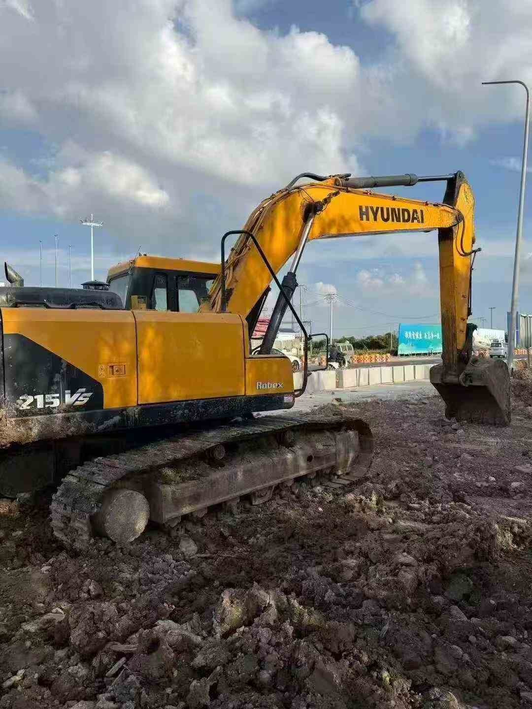 Used Hyundai R215VS Excavator 2021 Model / 3