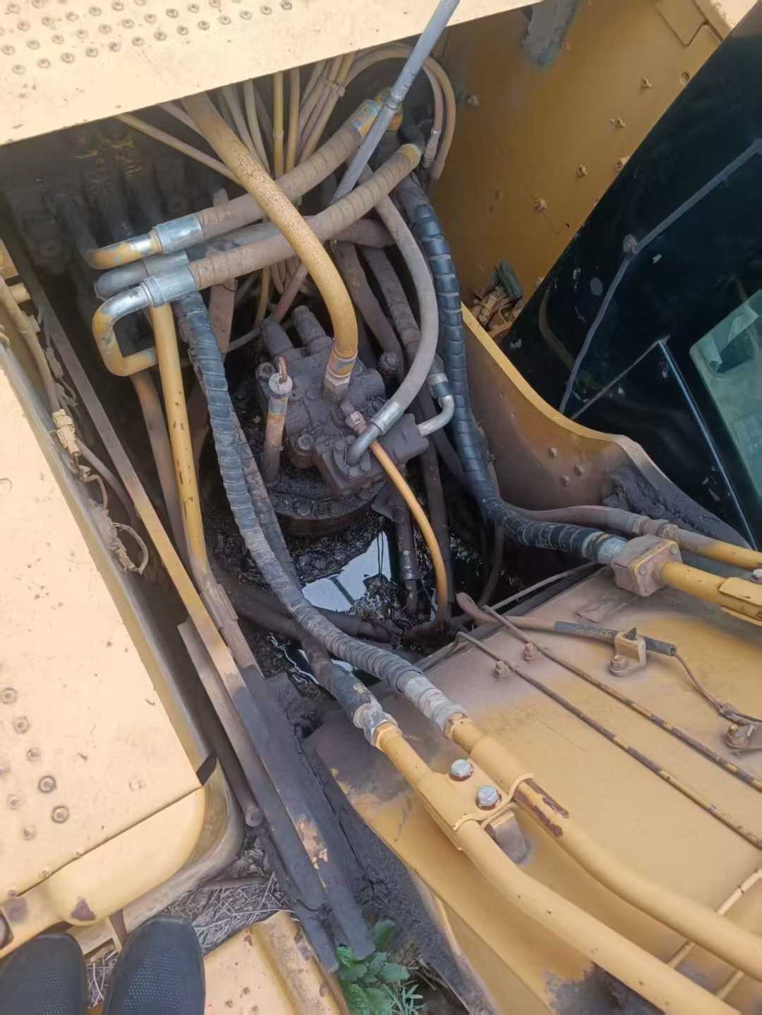 Used Caterpillar 323 Excavator 2011 Model / 4