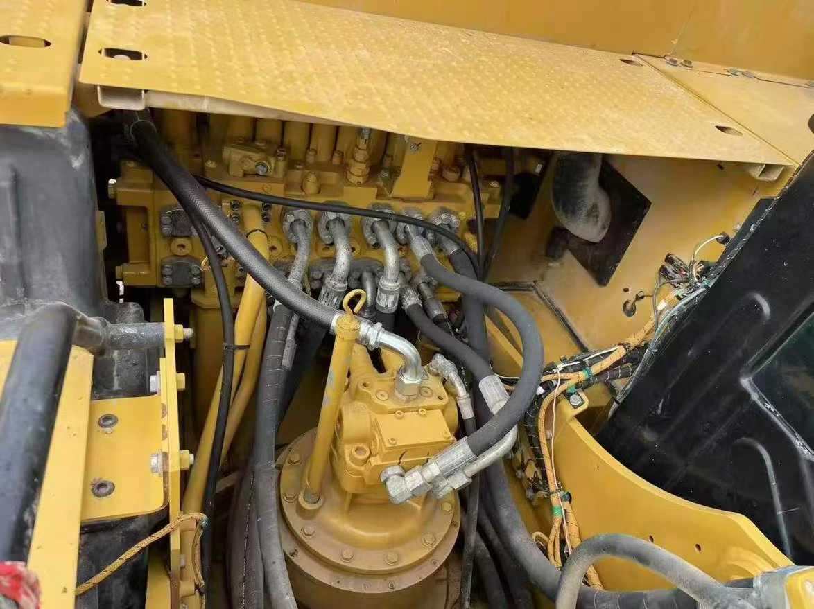 Used Caterpillar 323 Excavator 2020 Model / 8