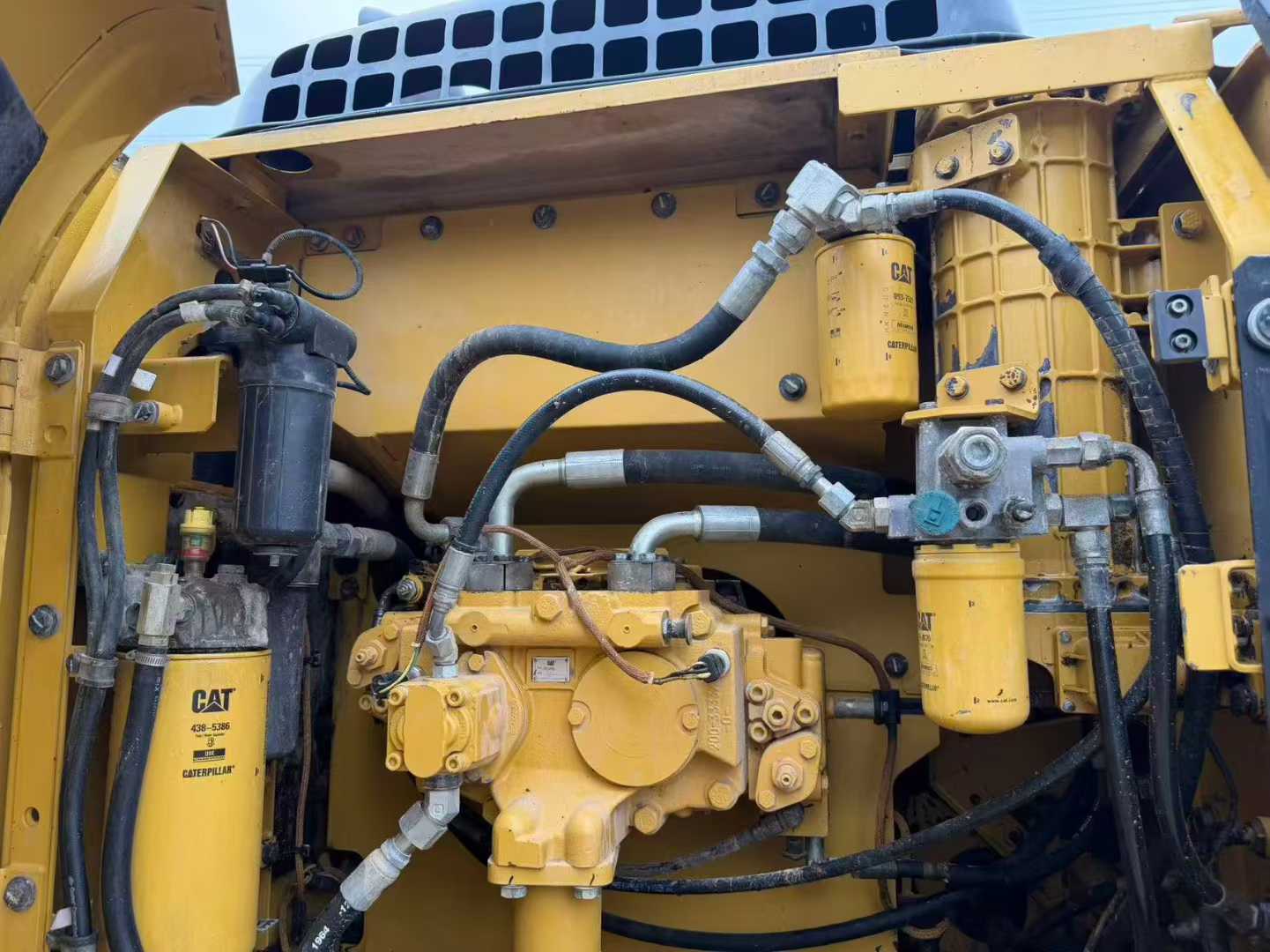 Used Caterpillar 320D Excavator 2014 Model / 7