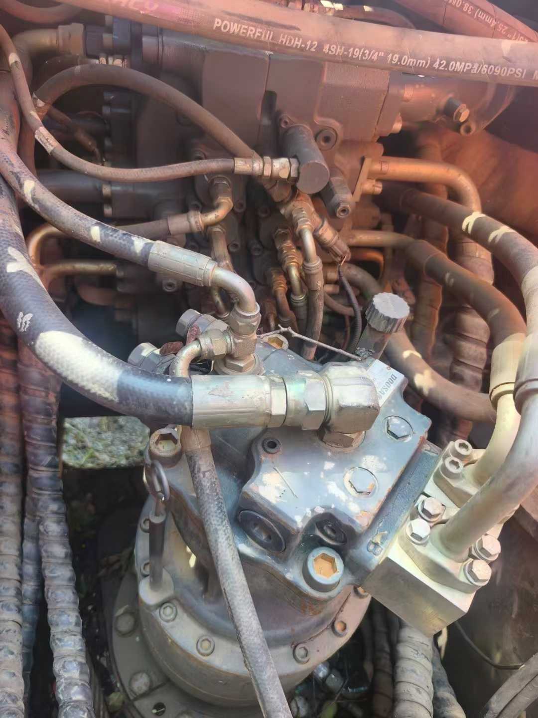 Used Doosan DH220 Excavator 2015 Model / 4