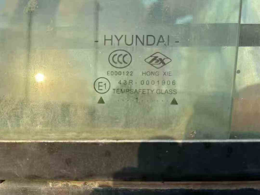 Used Hyundai R215-7 Excavator 2011 Model / 3