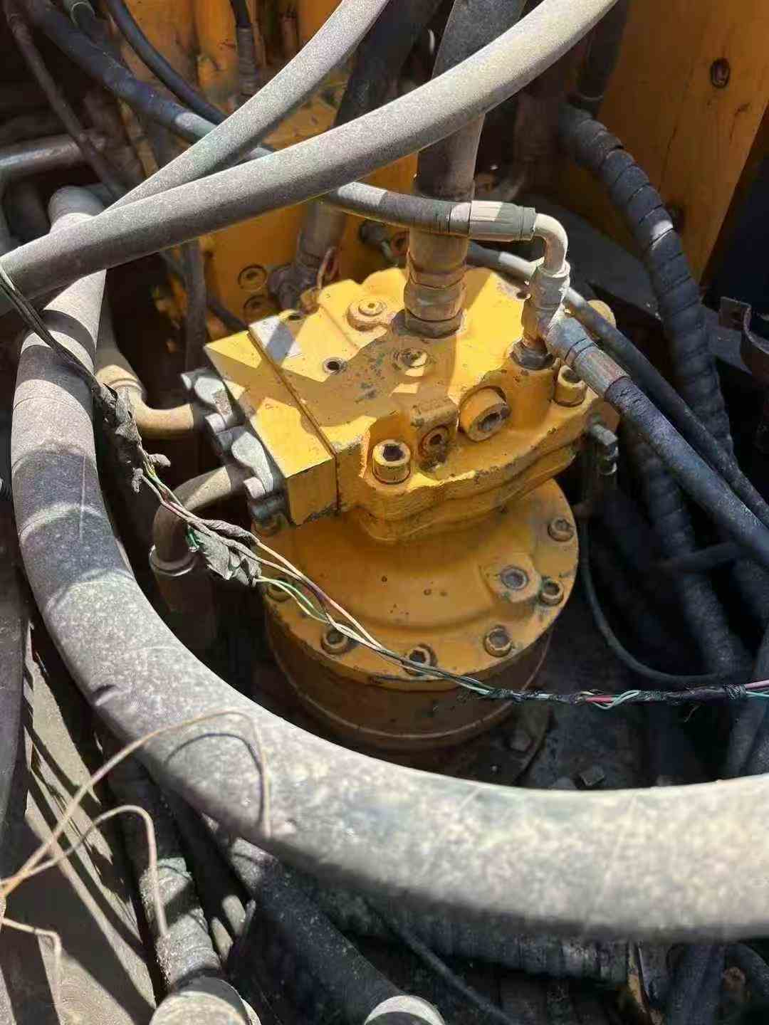 Used Hyundai R215-7 Excavator 2011 Model / 5