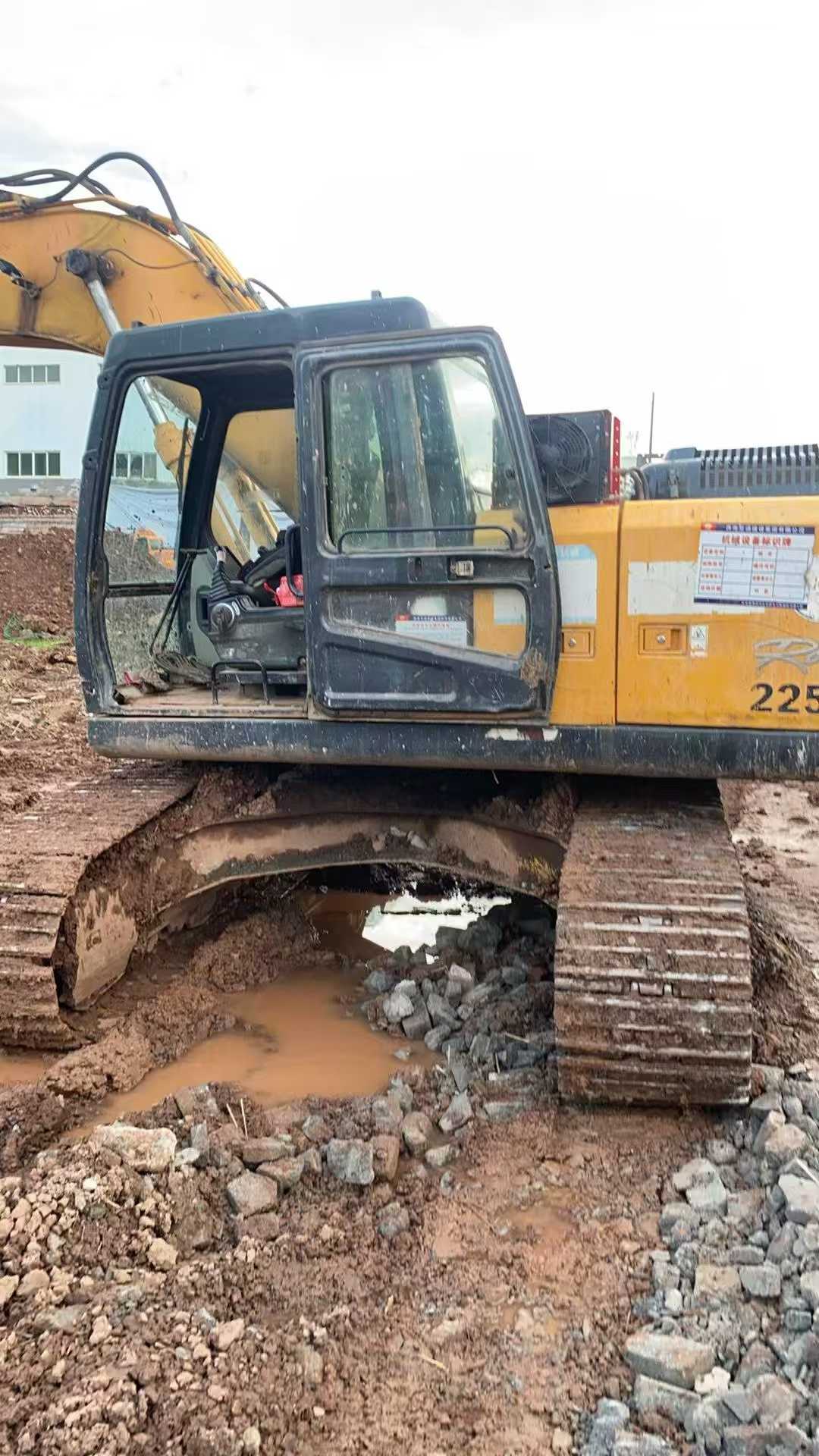 Used Hyundai R225LVS Excavator 2012 Model