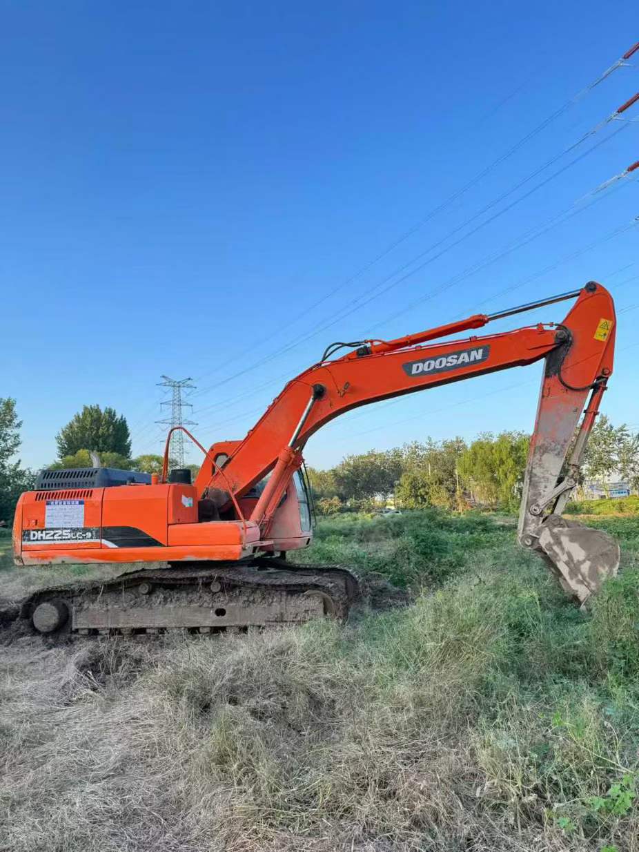 Used Doosan S225 Excavator 2015 Model / 4