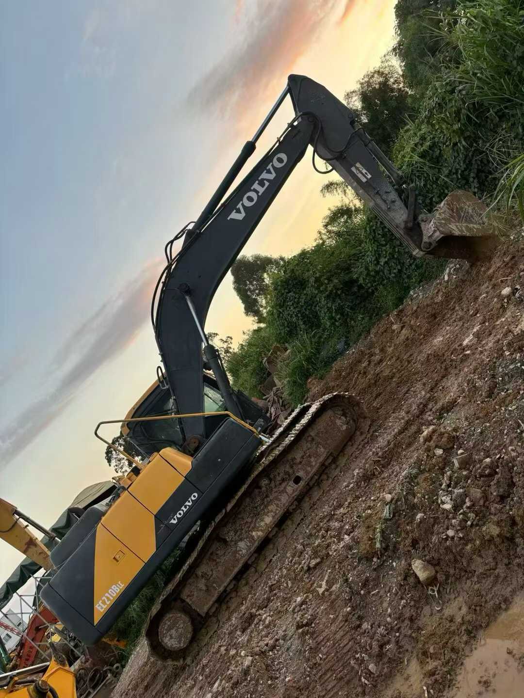 Used Volvo EW210C Excavator 2016 Model / 2