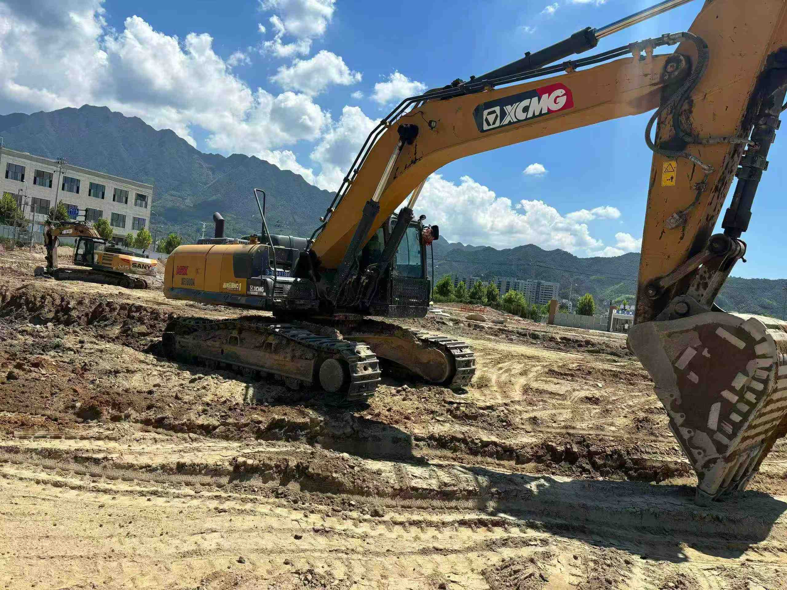 Used XCMG XE80 Excavator 2022 Model / 3