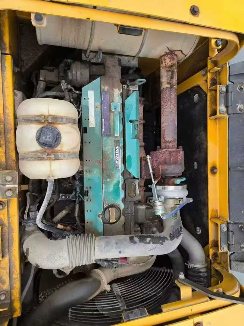 Used Volvo EC220D Excavator 2014 Model / 5