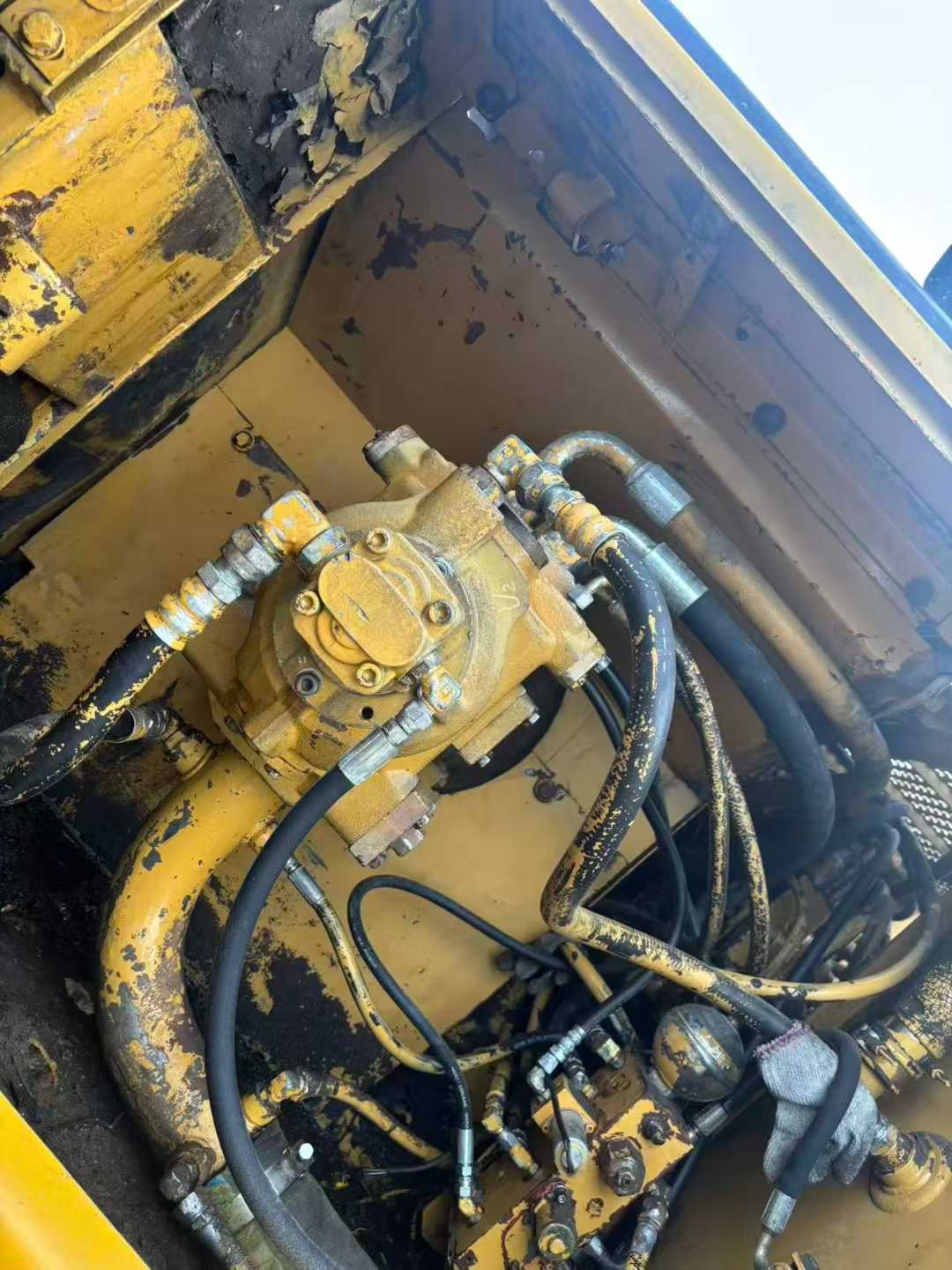 Used Caterpillar 320V2 Excavator 2016 Model / 6