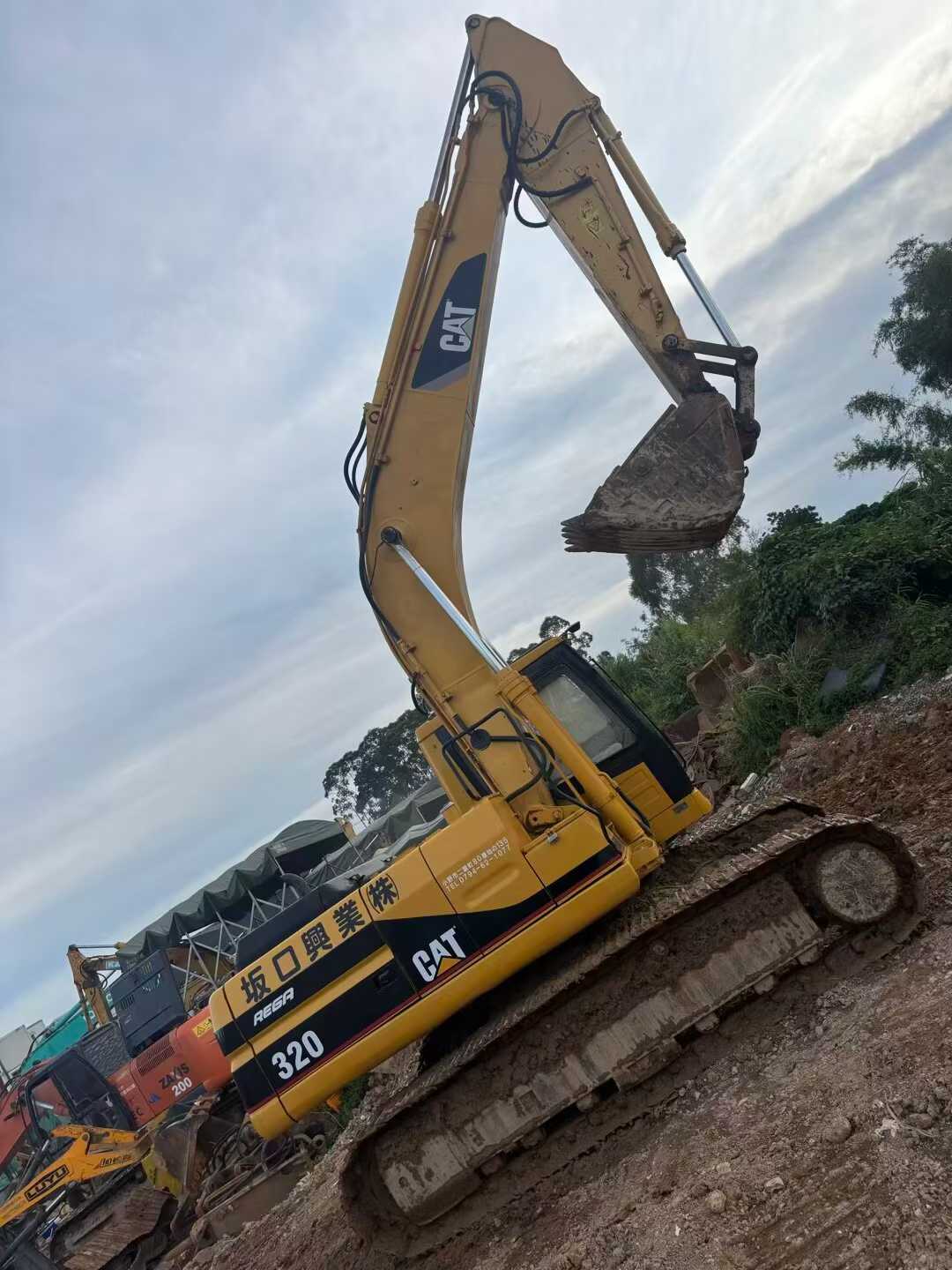 Used Caterpillar 320V2 Excavator 2016 Model / 2