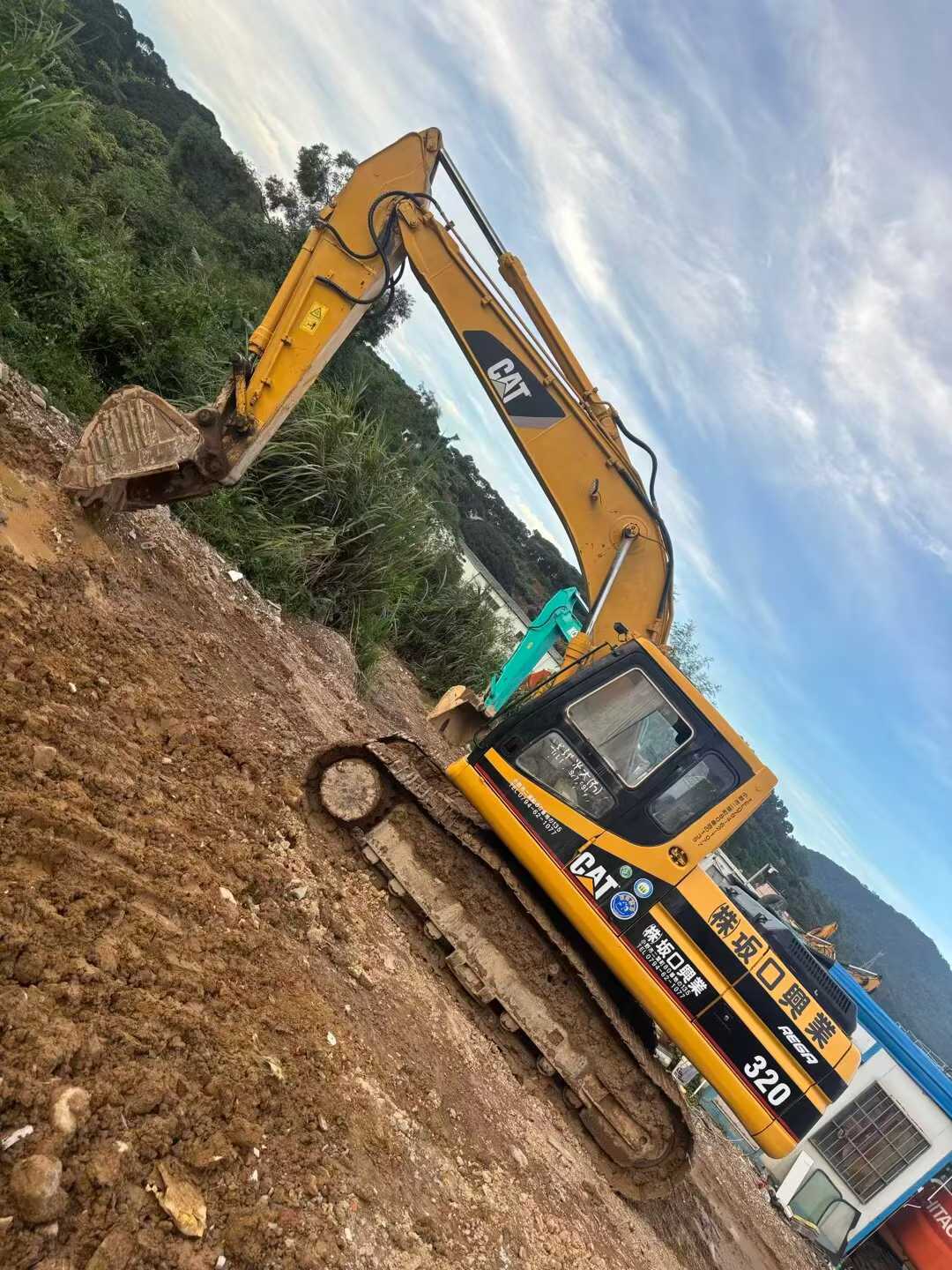 Used Caterpillar 320V2 Excavator 2016 Model / 3