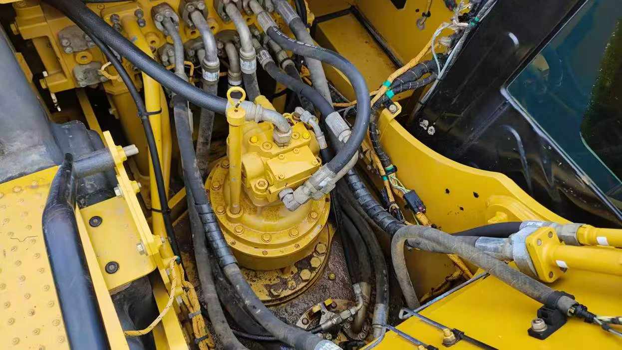 Used Caterpillar 323 Excavator 2020 Model / 6