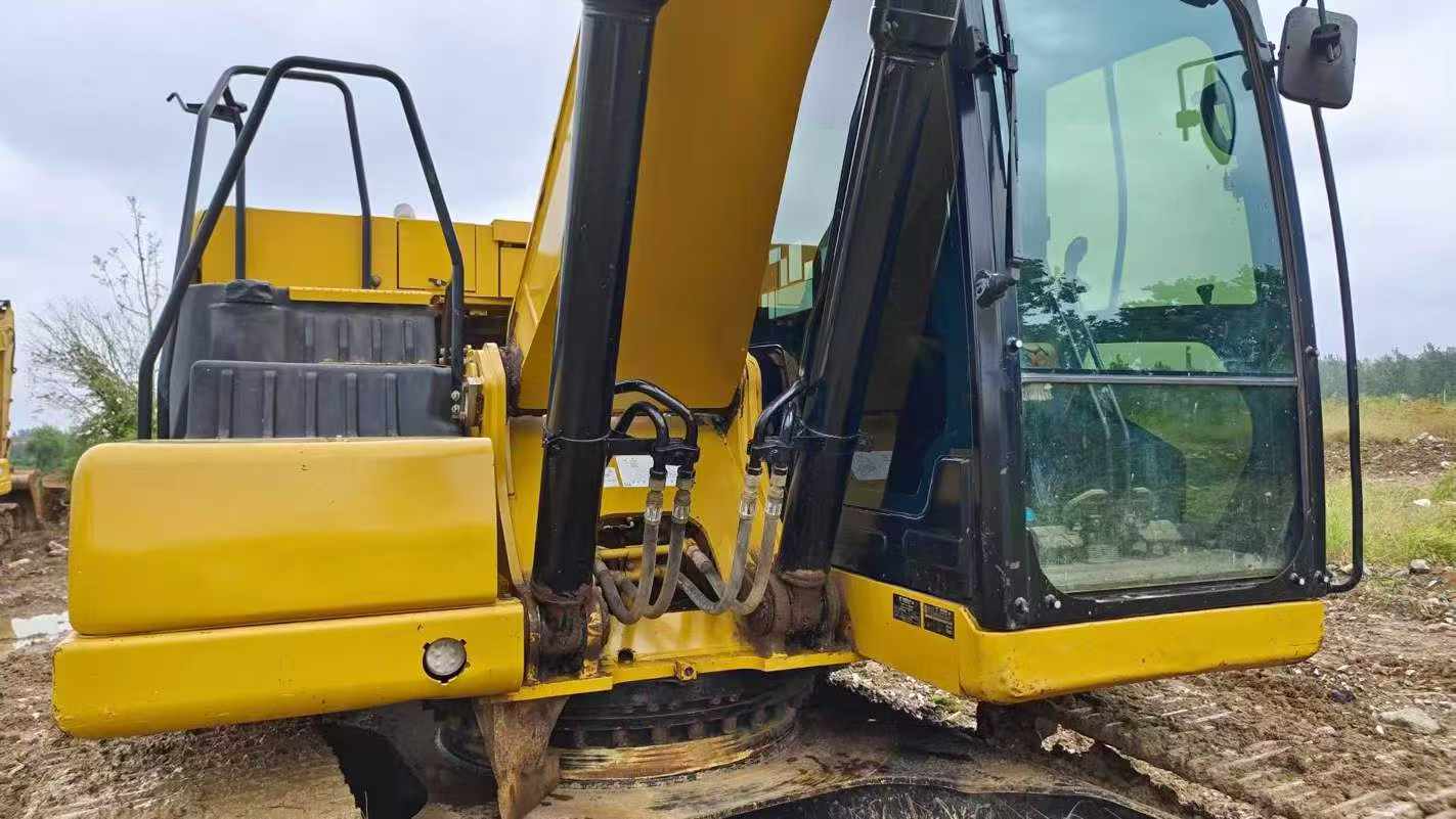 Used Caterpillar 323 Excavator 2020 Model / 3
