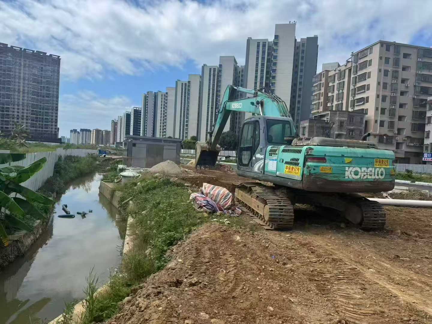 Used Kobelco SK210 Excavator 2016 Model / 3