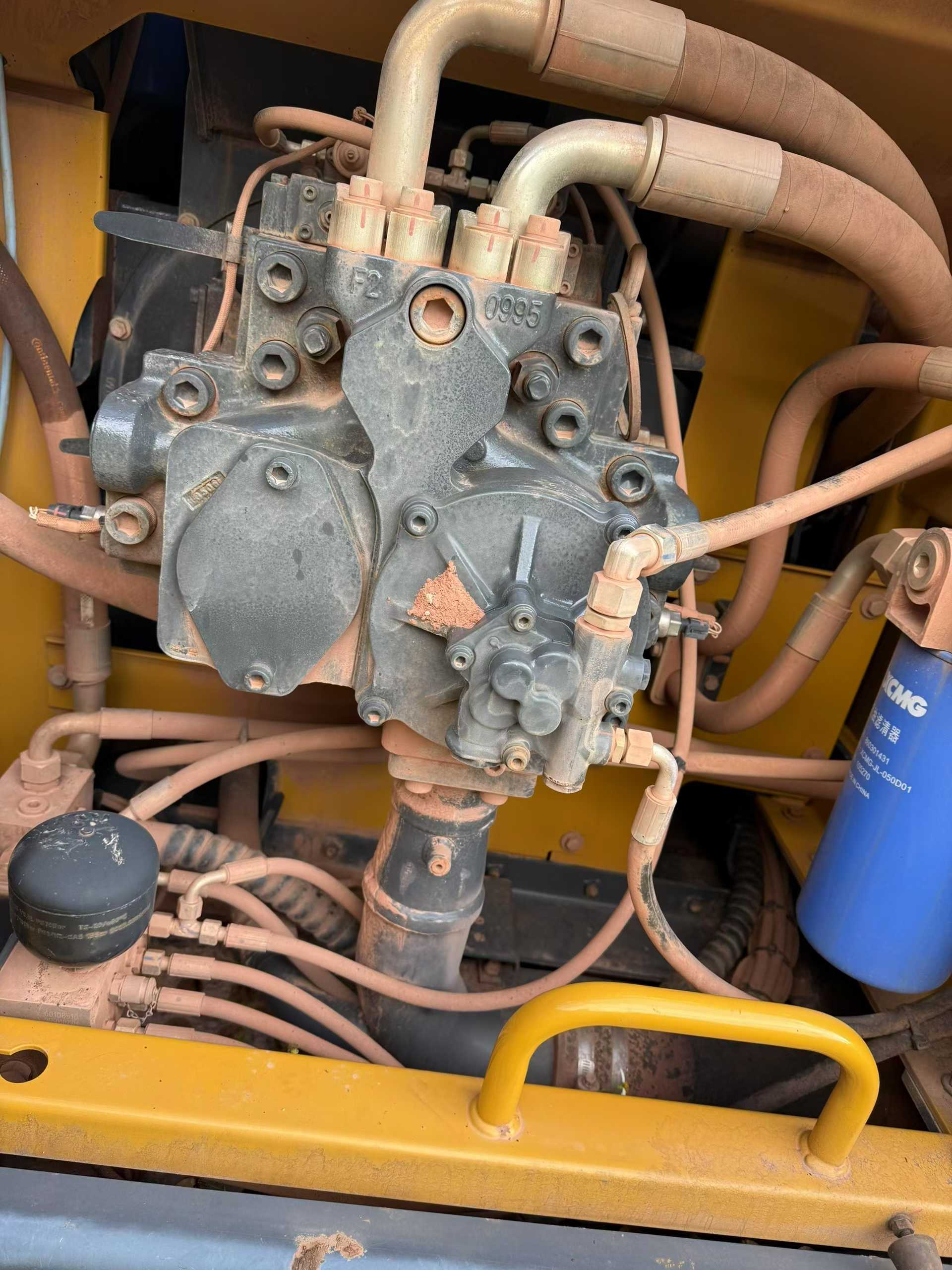 Used XCMG LW200 Excavator 2021 Model / 3