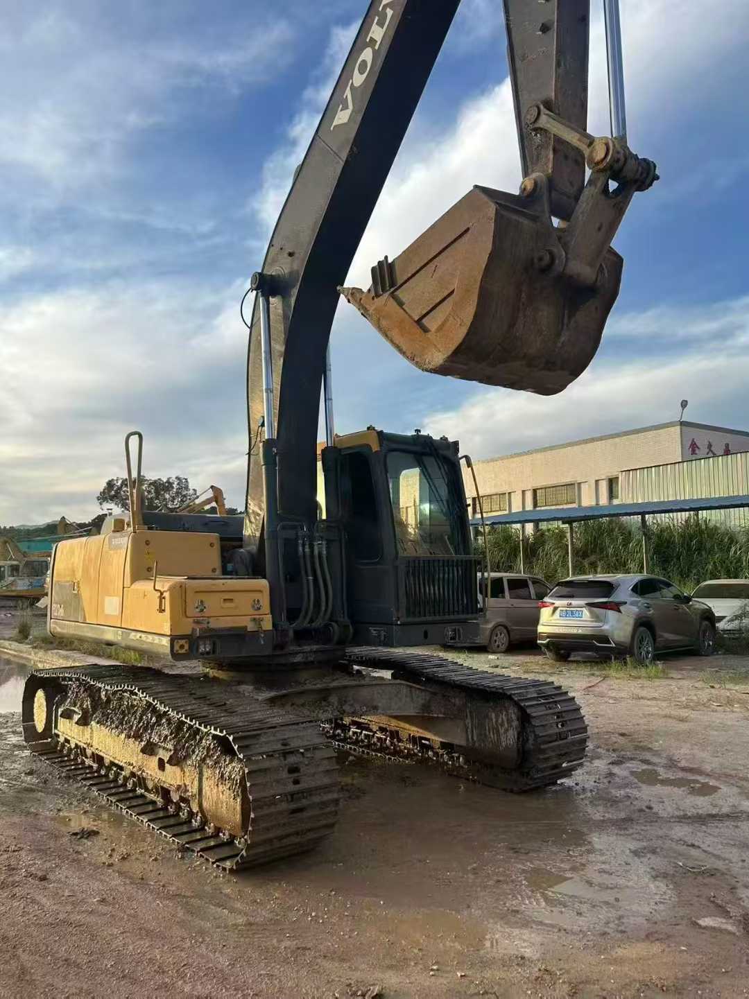 Used Volvo EW210C Excavator 2016 Model / 3