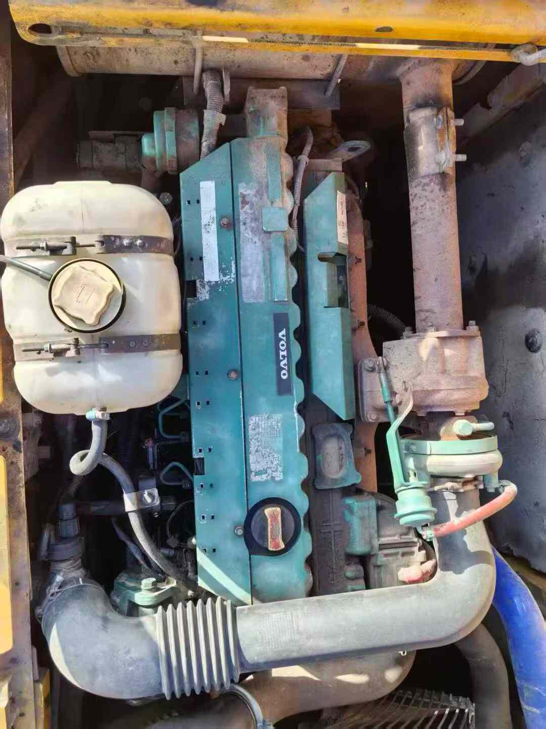 Used Volvo EW210C Excavator 2013 Model / 8