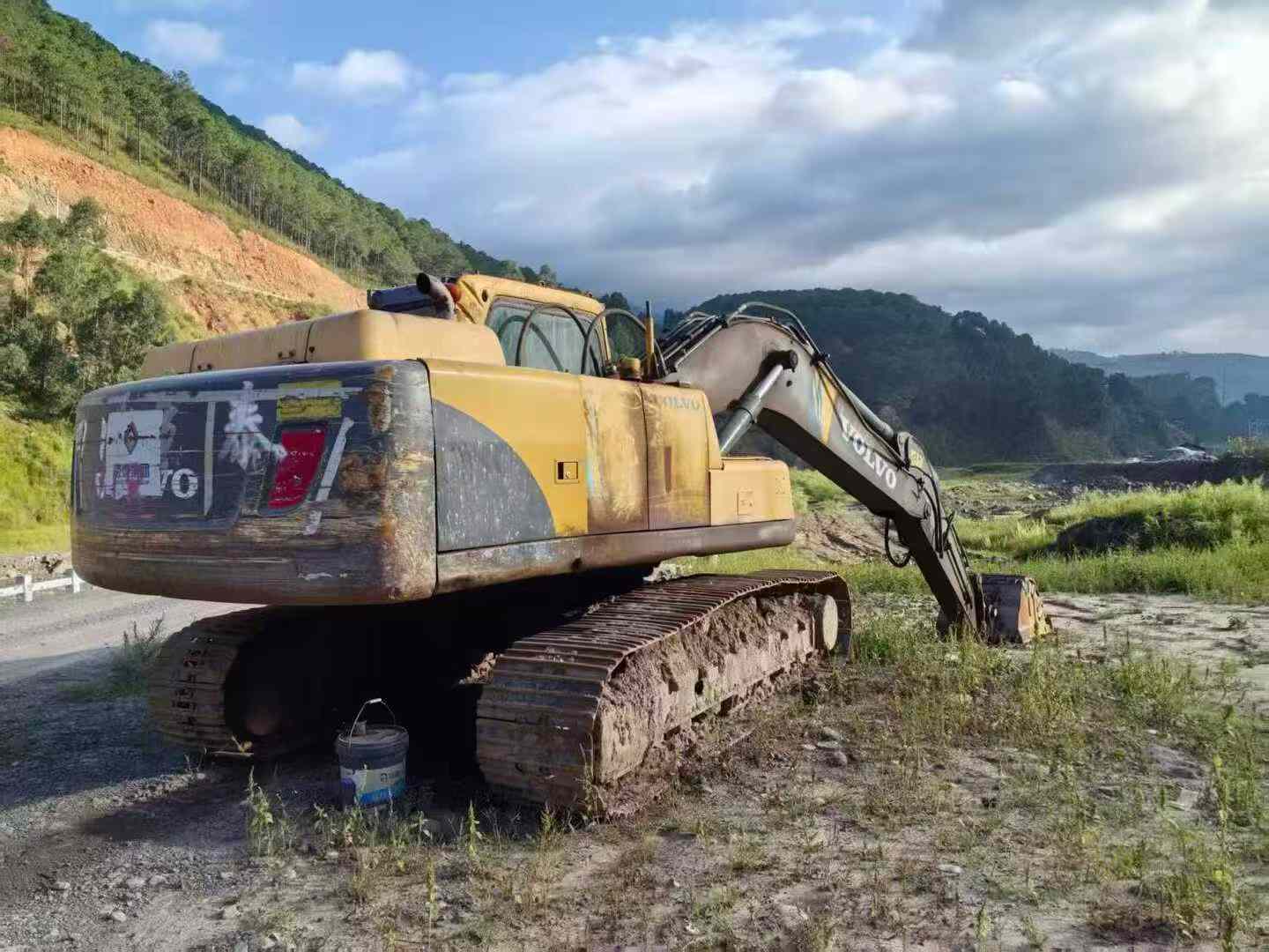 Used Volvo EW210C Excavator 2013 Model / 7