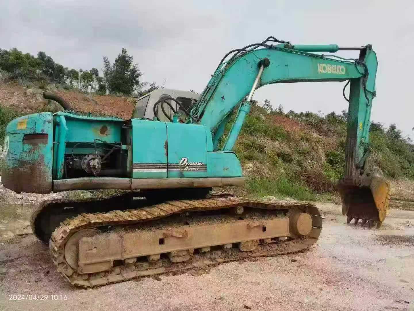 Used Kobelco SK200-6 Excavator 2016 Model / 2