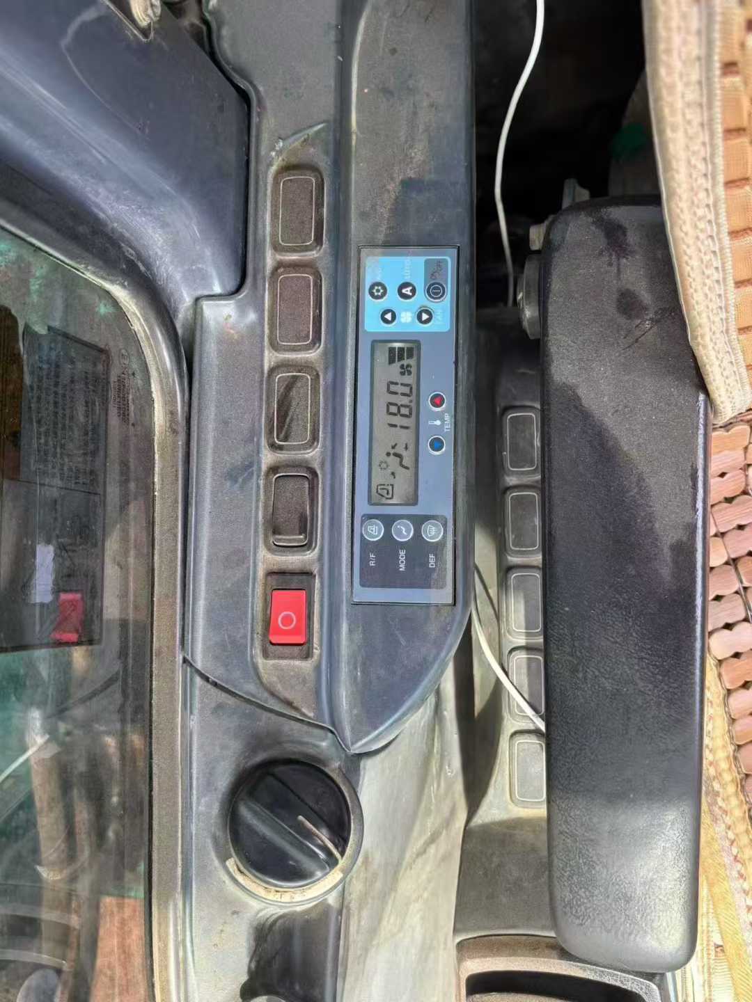 Used Kobelco SK210 Excavator 2010 Model / 9