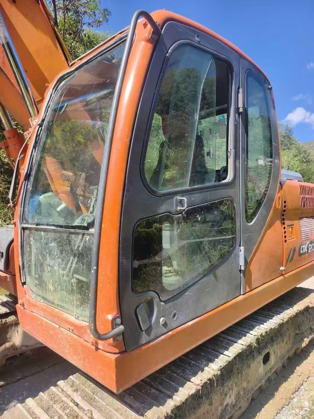 Used Doosan DH220 Excavator 2015 Model / 9