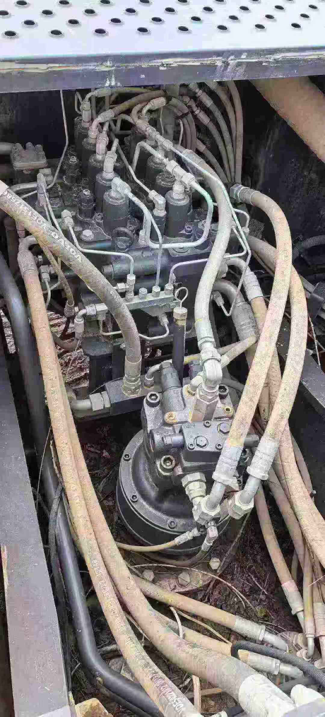 Used Volvo EC200 Excavator 2021 Model / 4