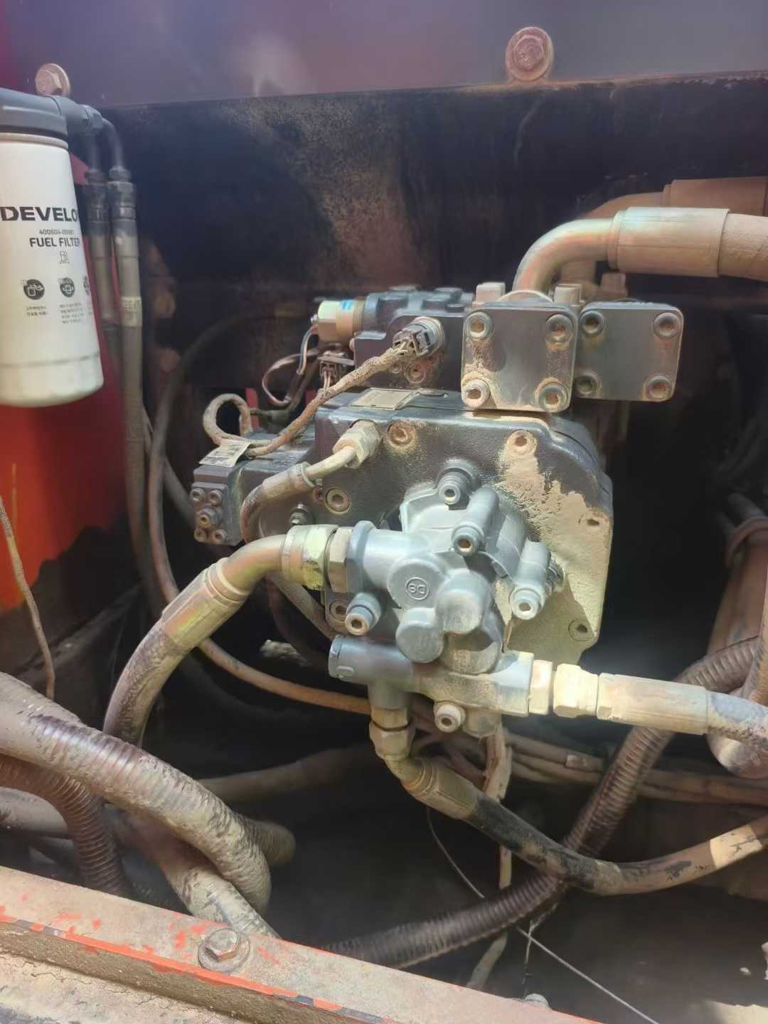 Used Doosan DH220 Excavator 2015 Model / 4