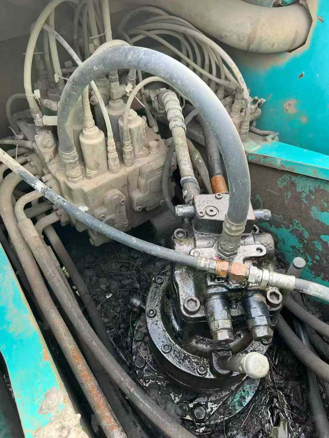 Used Kobelco SK210 Excavator 2011 Model / 4