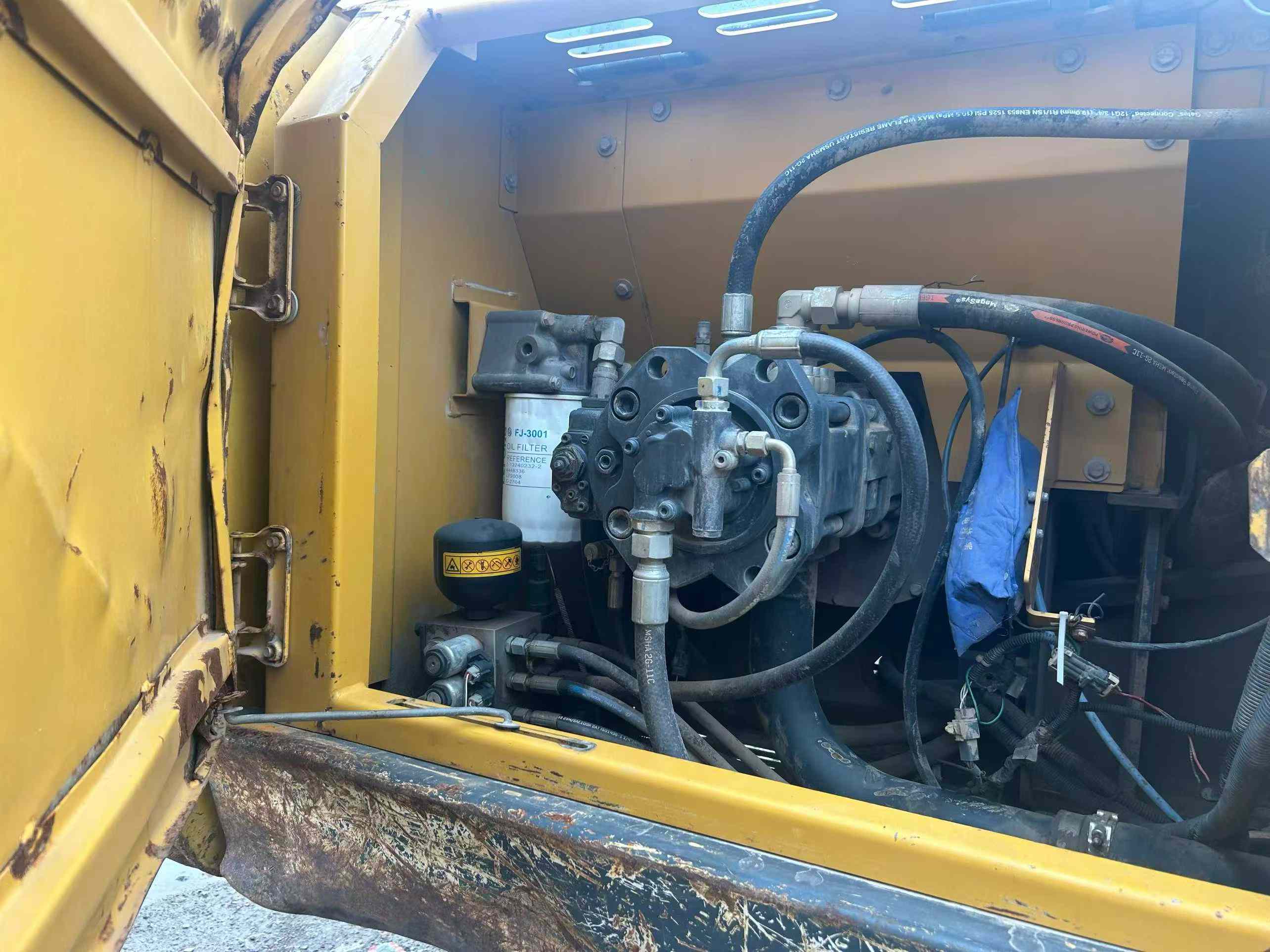 Used XCMG XE215 Excavator 2015 Model / 3