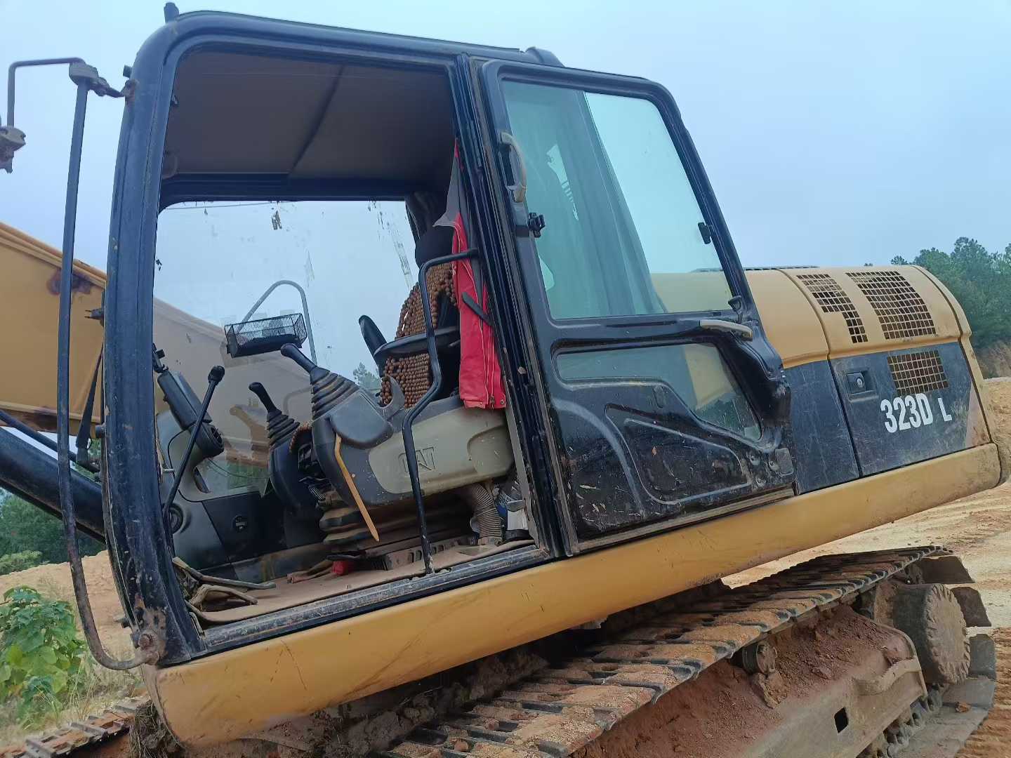 Used Caterpillar 323 Excavator 2012 Model / 6