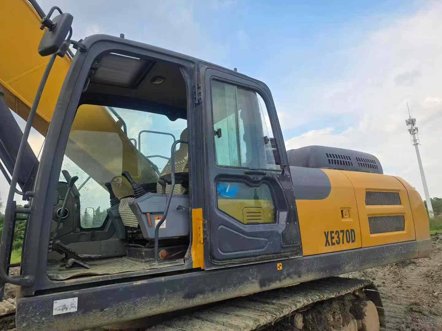 Used XCMG XE370D Excavator 2022 Model / 3