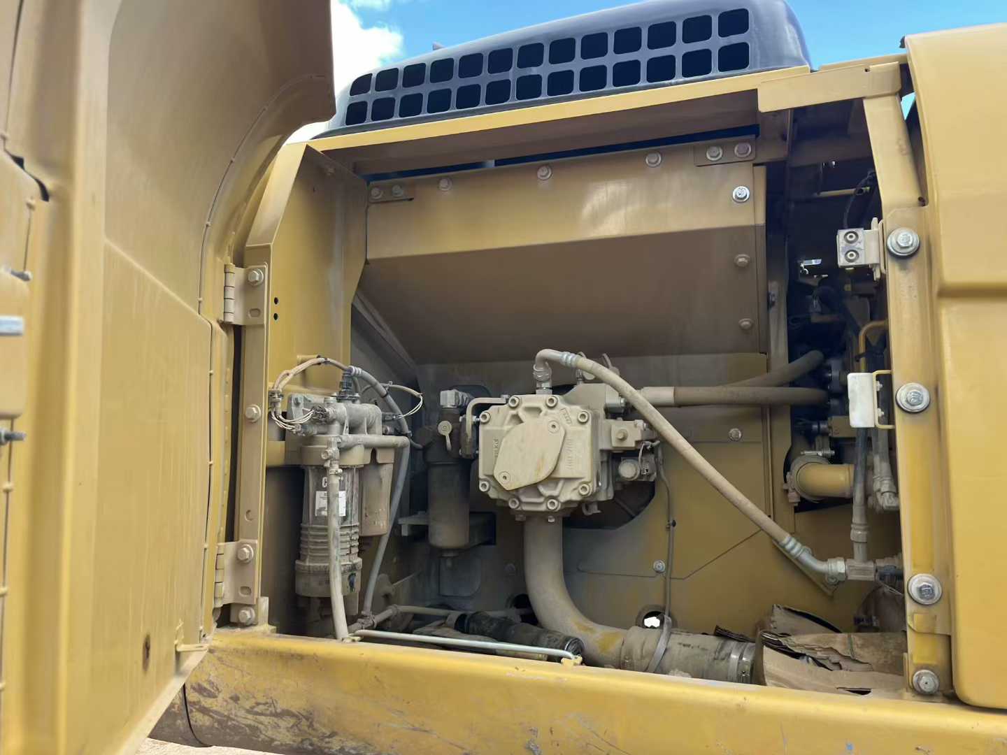 Used Caterpillar 323 Excavator 2021 Model / 3