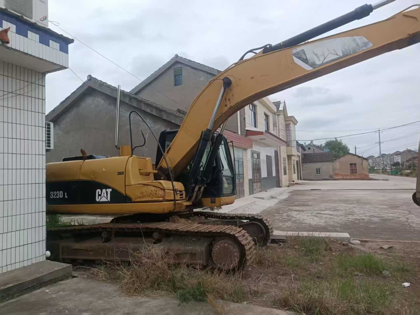 Used Caterpillar 323 Excavator 2011 Model / 2
